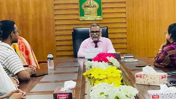 সাংবাদিকতা করার জন্য সাংবাদিকতা বিভাগে পড়া লাগে না : ইবি ভিসি